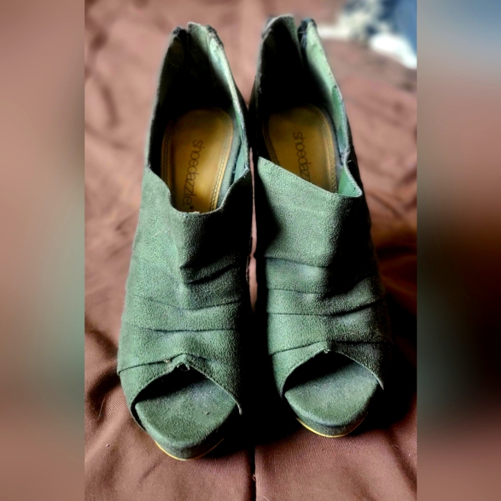 Shoedazzle stilletos, forest green, Size 6.5M